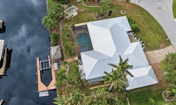 Eight Lakes House | 3-bedroom house in wonderful Cape Coral with AC, WiFi