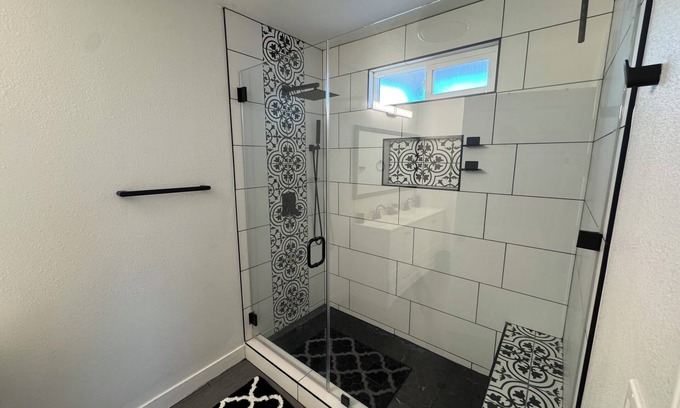 Hesperia House | 3-bedroom house inHesperia with AC, WiFi, Smart TVs and RV parking.