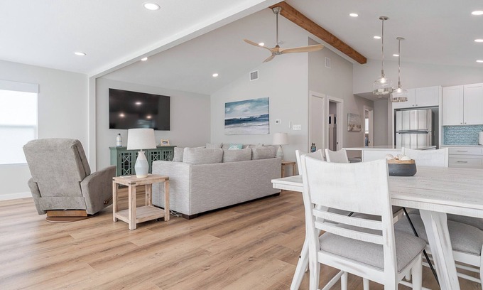 Pirates Beach House | 3 Bedroom House Ocean Views and Walking Distance to Beach! BRAND NEW RENOVATION