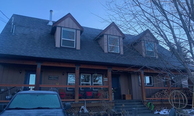 Central Okanagan House | 3 bedroom house, pet friendly, large yard, close to lake