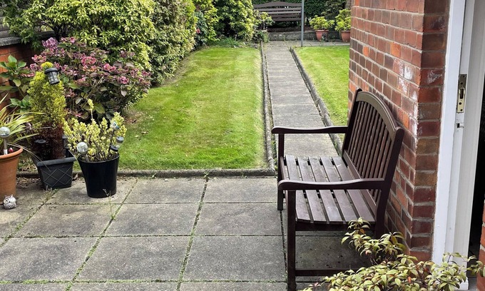 Castlereagh House | 3 Bedroom house quiet residential location, 2 miles from city Centre /SSE Arena