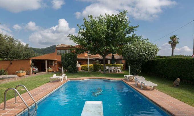 Mont-Ras Villa | 3 bedroom house w/ pool, garden and bbq in Montras, Palafrugell (H65)