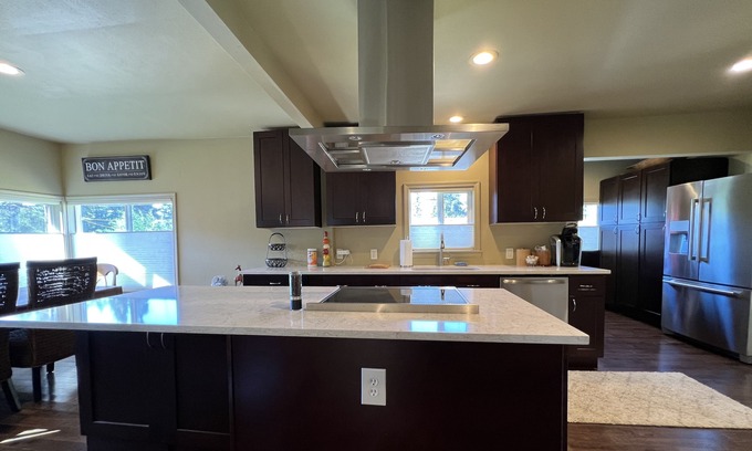Kenmore House | 3 bedroom house with free parking and pets allowed