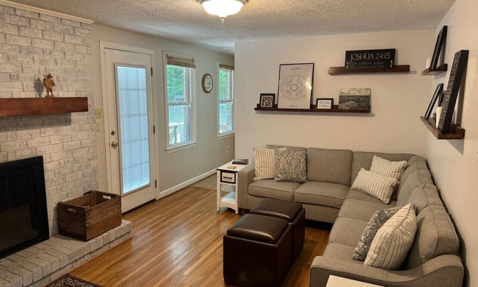 Oak Ridge House | 3 Bedroom in Oak Ridge. Close to High Point, Greensboro, or Winston-Salem