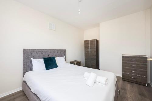 Camberwell Apartment | 3 Bedroom King's College Denmark Hill Flat
