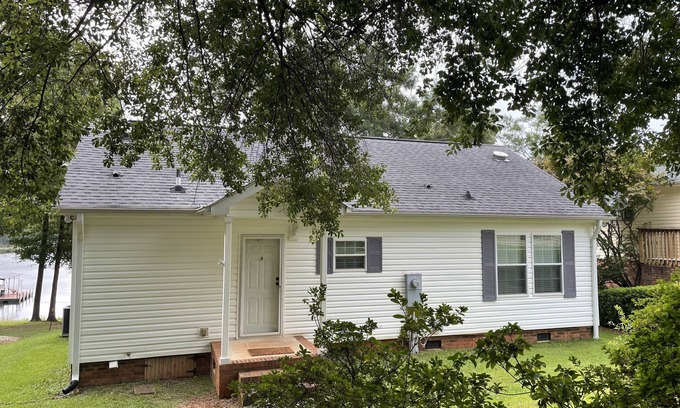 Townville House | 3 bedroom lake house, deck, views, dock