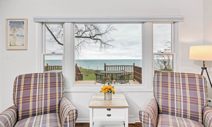 Riverside House | 3 Bedroom Lakefront Retreat w/Amazing Water Views!