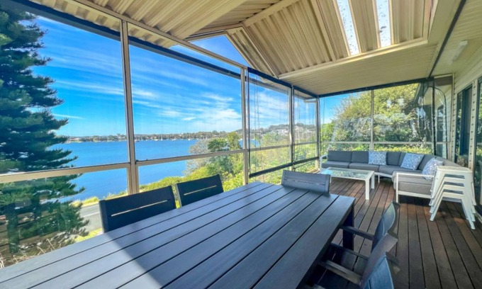 Arcadia Vale House | 3 Bedroom Lakeside Home with stunning 180deg view of Lake Macquarie