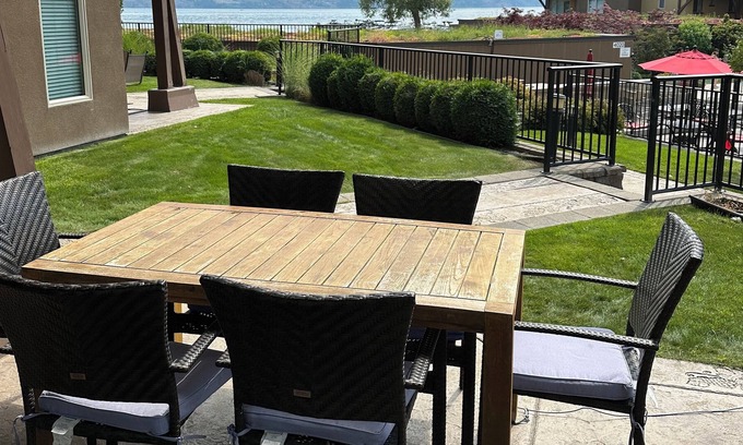 Westbank Condo | 3 Bedroom - Lakeside resort - Poolside Walkout - Barona Beach - West Kelowna