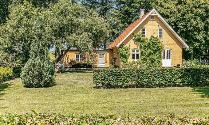Akirkeby Apartment | 3 bedroom lovely apartment in Aakirkeby
