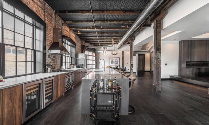 Near Eastside House | 3-bedroom Luxury Lifestyle Townhome, walkable to Mass Ave with Parking