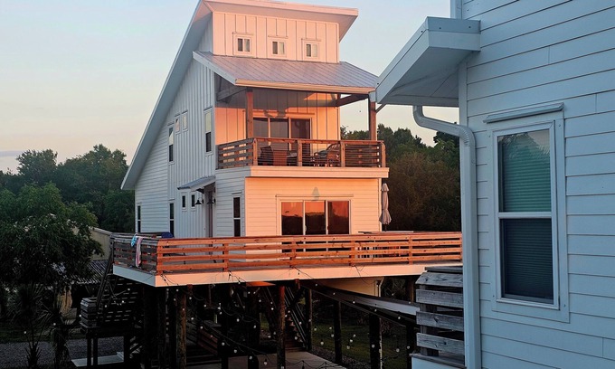 Charleston House | 3 bedroom marsh & sunset views. NON SMOKING home 5 minutes from Folly Beach.