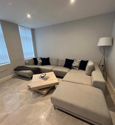 Cleveland Apartment | 3 Bedroom, Modern Flat In London