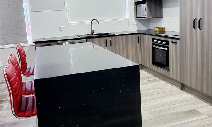 Huntly House | 3 Bedroom modern house + large living area newly renovated, close to a lake.