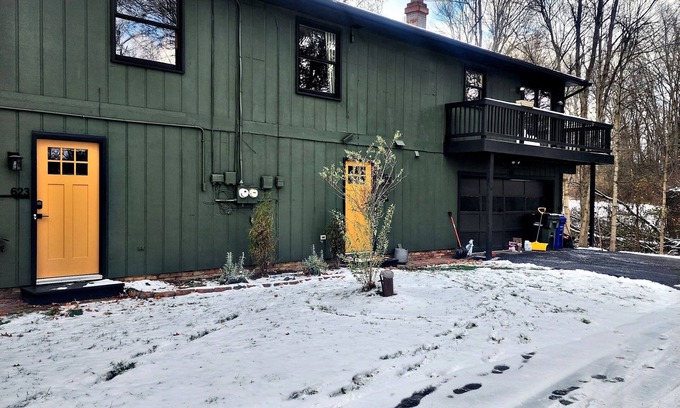 Cuyahoga Falls House | 3 bedroom nature retreat near Blossom Music, Sarah's vineyard & National park
