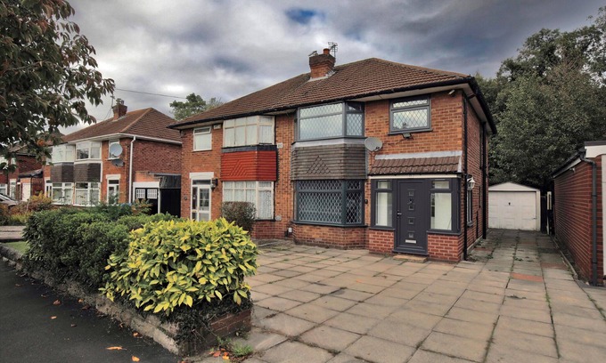 Cheadle House | 3 bedroom near airport, Up to 40 percent off