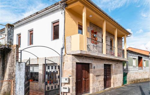 Arnoia Apartment | 3 Bedroom Nice Apartment In A Arnoia