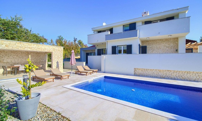 Risika House | 3 bedroom nice home in Risika