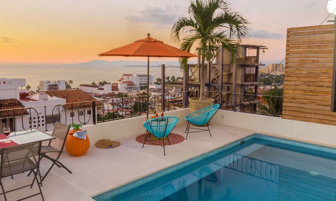 Colonia 5 de Diciembre House | 3 Bedroom Ocean View Condo in downtown +pool +wifi