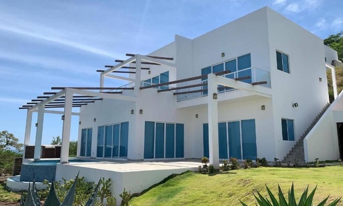 El Astillero House | 3 Bedroom Ocean View House