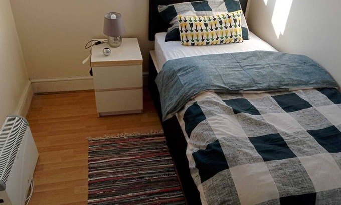 Cradley Apartment | 3 Bedroom Peaceful Flat
