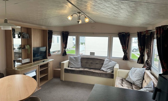 Rhyl Ski Chalet | 3 Bedroom, pet Free, Static Caravan in Prestatyn