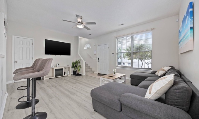 Myrtle Beach Villa | 3-Bedroom, Pet Friendly Villa w/Private Yard-3 min walk to Beach!
