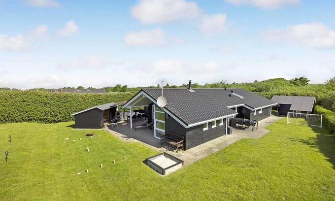 Skaven Strand House | 3 bedroom pet friendly home in Tarm