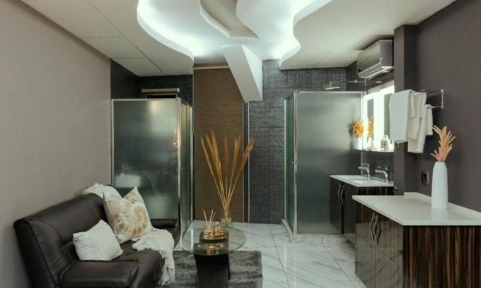 Greater Johannesburg Metropolitan Area Apartment | 3-BEDROOM POOL VILLA
