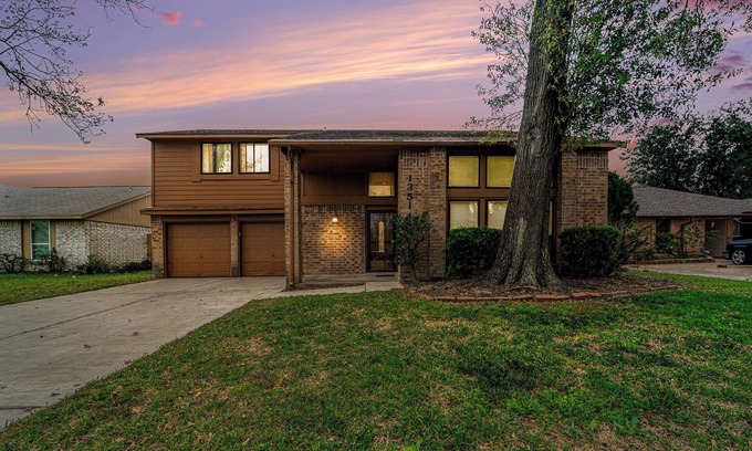 Northeast Houston House | 3-Bedroom Retreat with Sunroom – Near Downtown