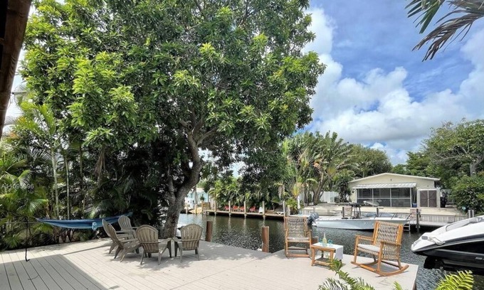 Nautilus Isle Apartment | 3 Bedroom Single family 234703 by Houzlet