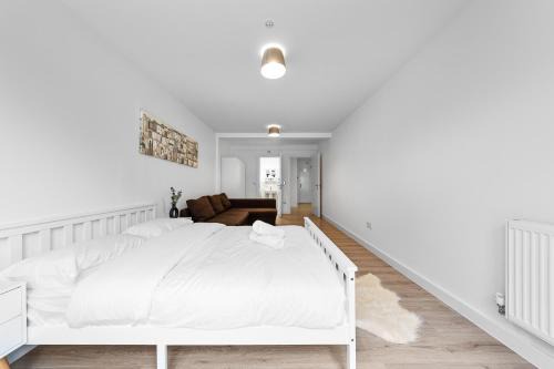Tooting Apartment | 3 Bedroom Sleep12 in London MR2