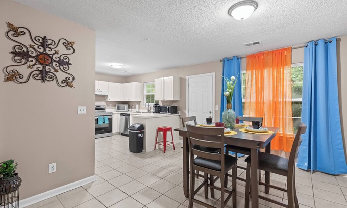 Stockbridge House | 3-bedroom Spectacular Quiet Townhome with Modern Comfort