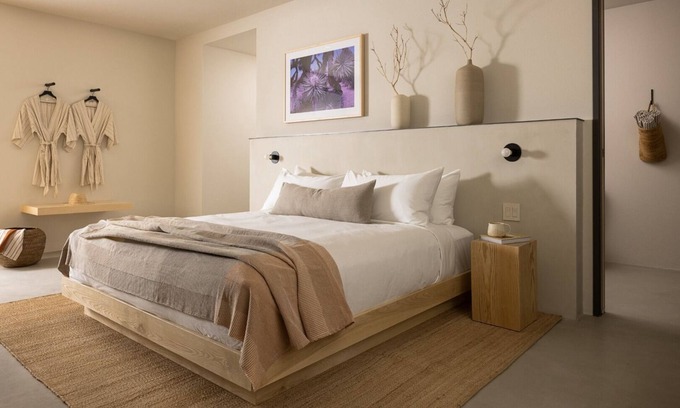 Downtown Palm Springs Hotel | 3 Bedroom Suite/Downtown Palm Springs/Full Kitchen and Living Area