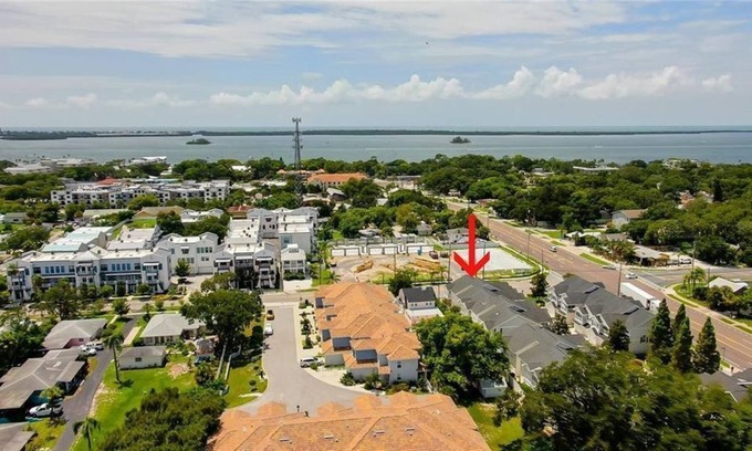 Downtown Dunedin House | 3 Bedroom Townhome (318647) by Houzlet
