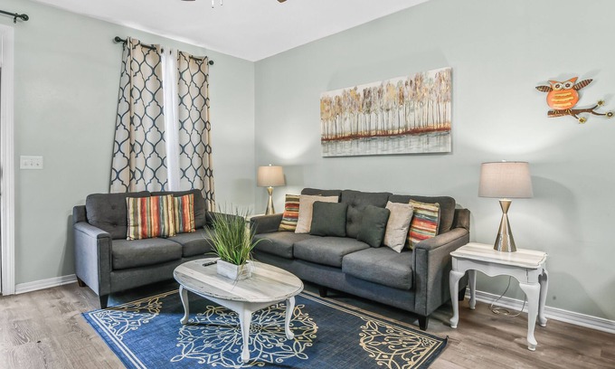Gulfport House | 3 Bedroom Townhome 87B, one block to beach, close to casinos, & attractions