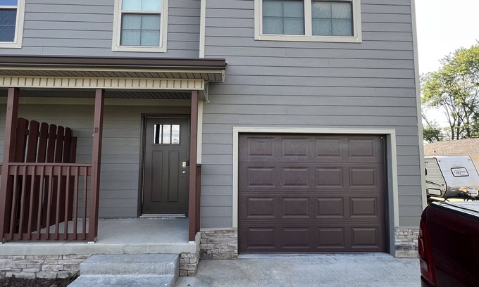 Lebanon House | 3 bedroom townhome close to Nashville!