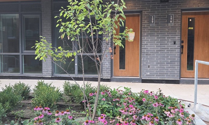 Toronto House | 3-bedroom townhome in nice, quiet Toronto area, also with AC,stairs and bike!