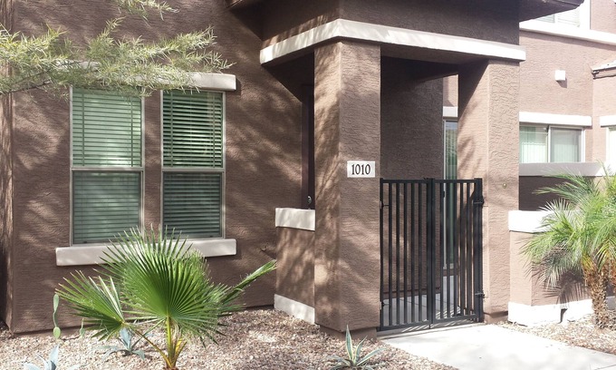 Sierra Verde House | 3 Bedroom Townhome In Townsquare At Sierra Verde