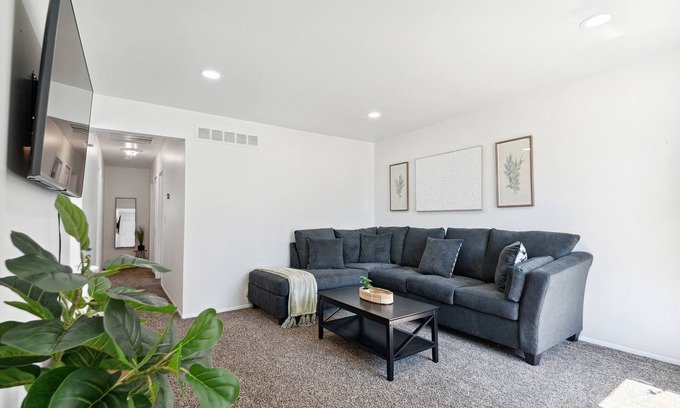 Warren House | 3 Bedroom Urban Retreat close to Downtown