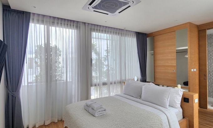 Choeng Thale Villa | 3-bedroom villa in superb Tambon Choeng Thale with AC