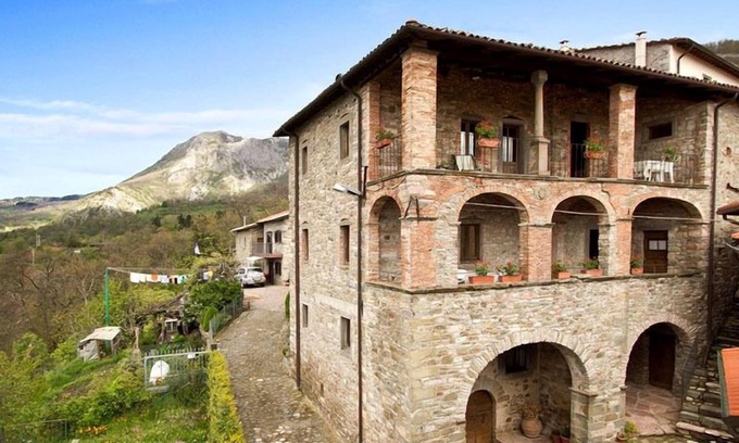 Villa Collemandina Villa | 3 bedroom villa (8 sleeps) with private pool in Garfagnana