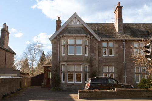 Perth Apartment | 3 Bedroom villa attached to Host home free parking