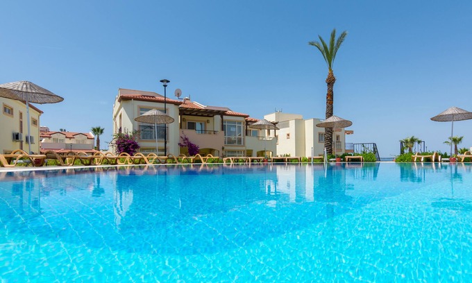 Dagbelen Villa | 3 BEDROOM VILLA IN APOLLONIUM SPA BEACH RESORT