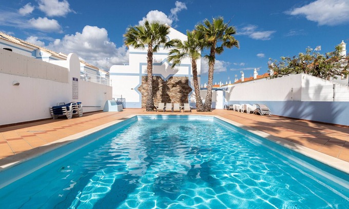 Manta Rota Ski Chalet | 3 bedroom villa in condominium with pool by AlgarveManta (19V3)
