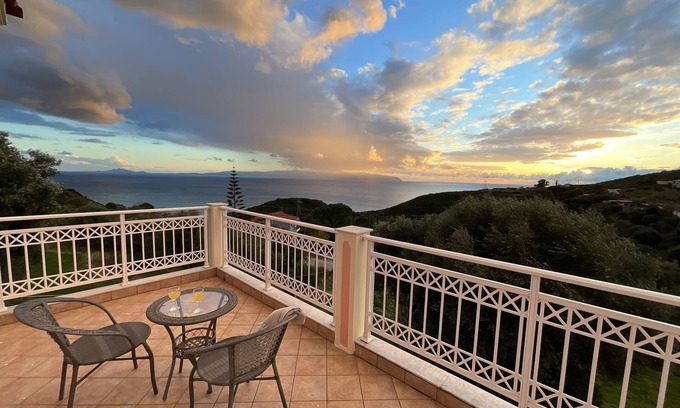 Ratzakli Villa | 3 Bedroom Villa in Skala