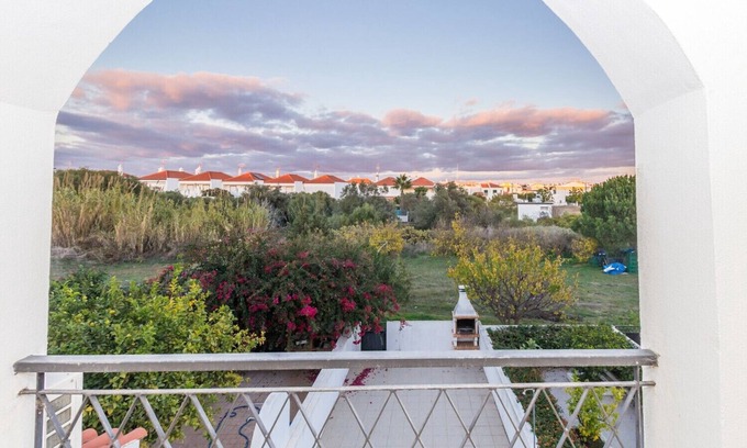 Manta Rota Ski Chalet | 3 bedroom villa with patio in Praia da Manta Rota by AlgarveManta (2V3)