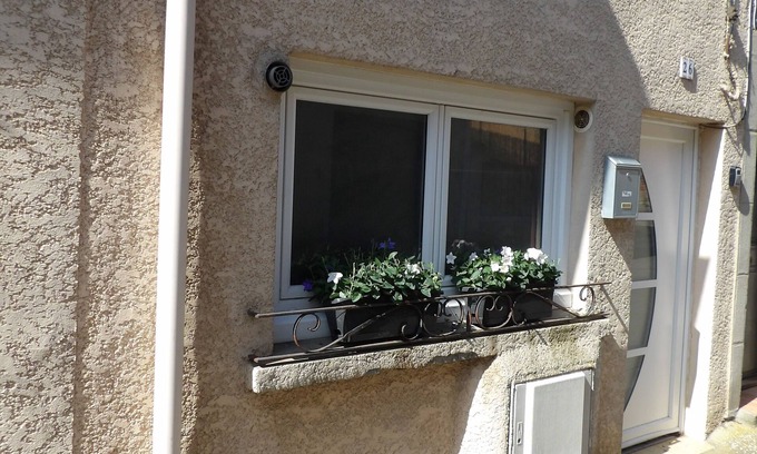 Montreal House | 3-bedroom village house, garden, terrace. Ideal for families and friends!