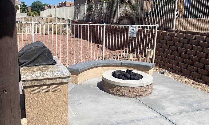 Needles House | 3 bedroom with den BBQ, Firepit, with WiFi, AC in awesome Needles
