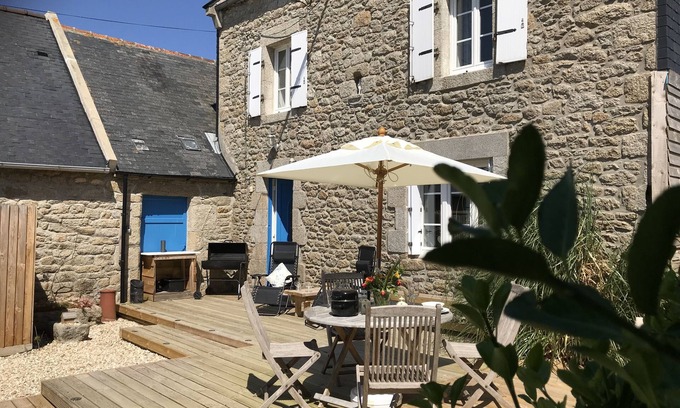 Kerlouan House | 3 bedroomed Breton stone farm house 800mt from the sea